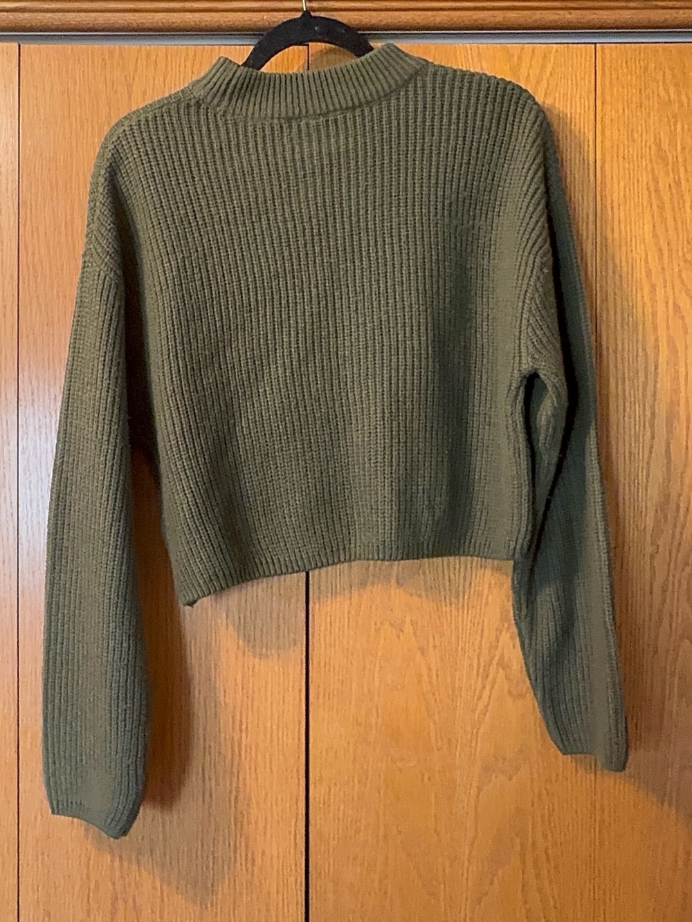 H&M Olive Green Cropped Ribbed Knit Sweater